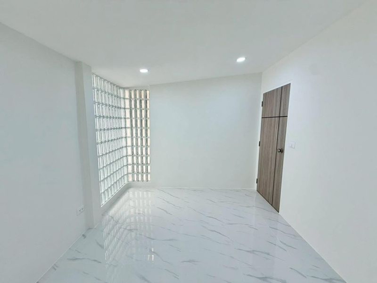 ขายทาวน์โฮมวิภาวดี ดอนเมือง หลักสี่ : ทาวน์เฮ้าส์ 1.5 ชั้น ม.พงษ์เพชรพัฒนา (งามวงศ์วาน 35)  ขนาด 25 ตารางวา 3 ห้องนอน แต่งใหม่พร้อมอยู่ ซอยงามวงศ์วาน 35 แขวงทุ่งสองห้อง เขตหลักสี่ กรุงเทพมหานคร