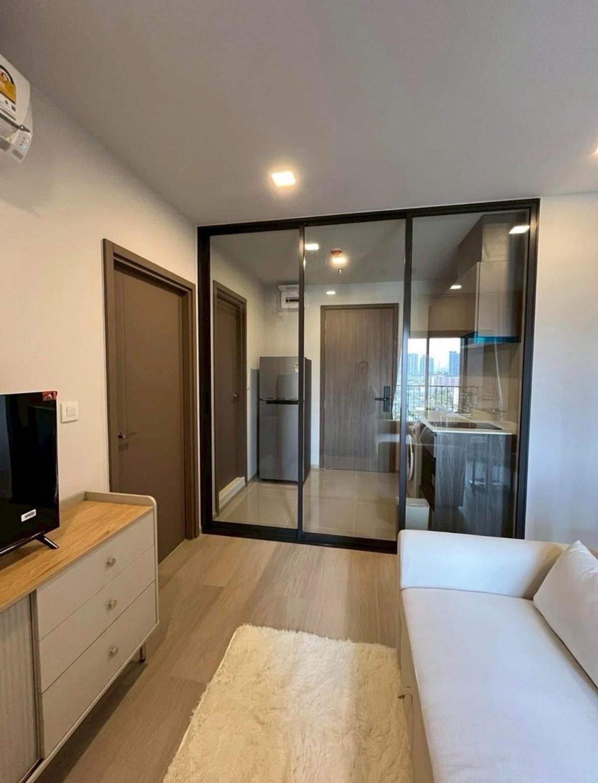 ให้เช่าคอนโดลาดพร้าว เซ็นทรัลลาดพร้าว : ให้เช่า คอนโด LIFE พหลโยธิน-ลาดพร้าว 
ตรงข้ามห้าง เซ็นทรัลลาดพร้าว 
