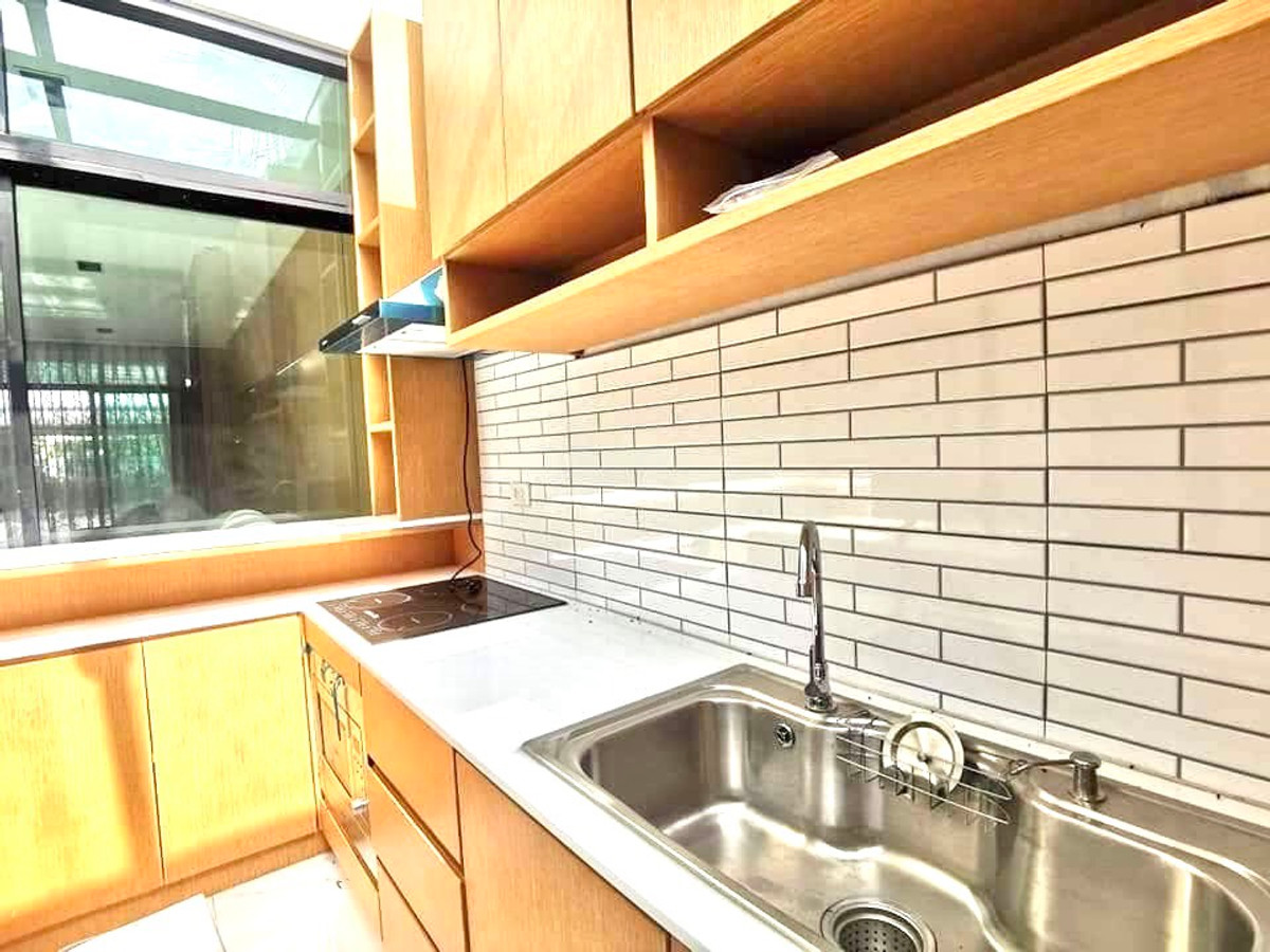 ให้เช่าโฮมออฟฟิศบางนา แบริ่ง ลาซาล : ให้เช่า Home office Bearing   อาคาร 4 ชั้น พื้นที่กว้าง 285 ตร.ม เฟอร์นิเจอร์ครบ มีที่จอดรถ  ทำเลดี เดินทางสะดวก  