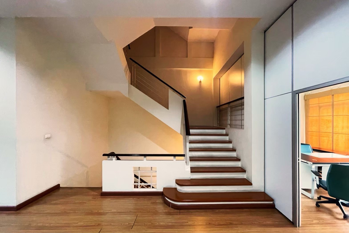 ให้เช่าโฮมออฟฟิศบางนา แบริ่ง ลาซาล : โฮมออฟฟิต 4 ชั้น ตกแต่งสวยงาม ให้เช่า ย่านบางนา ใกล้ตลาดเซฟวันโก บางนา