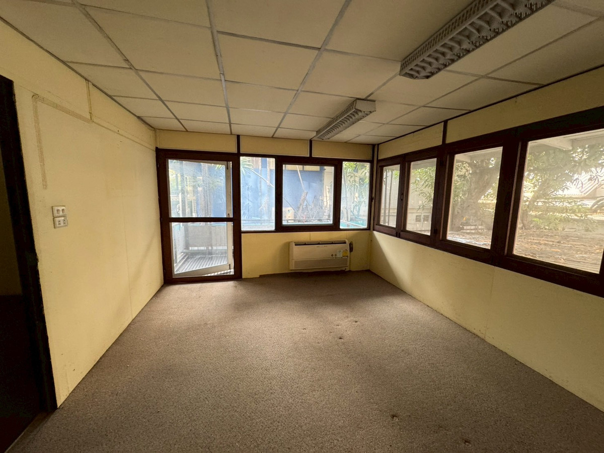 For RentShop HouseSukhumvit, Asoke, Thonglor : House for Rent, Suitable for Business in the Heart of Asoke ** NO CO-AGENT ** 