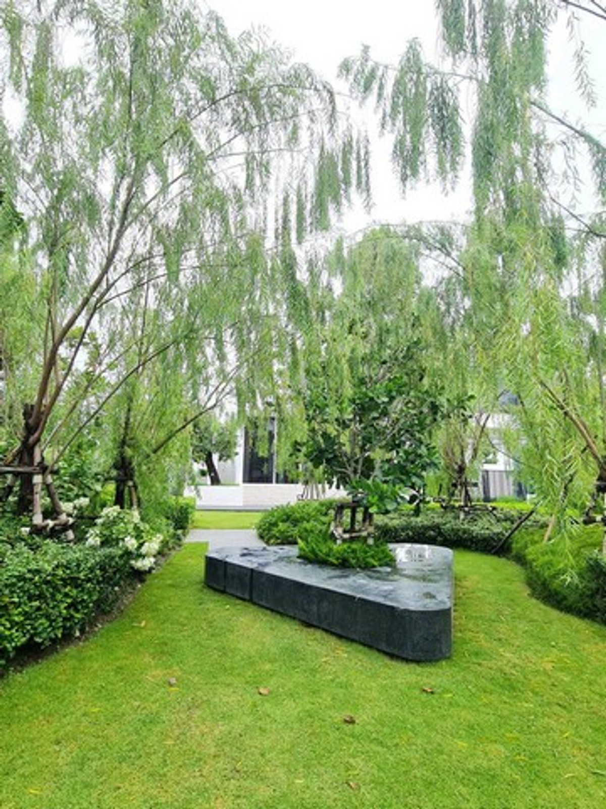 ให้เช่าบ้านพัฒนาการ ศรีนครินทร์ : HR3352ให้เช่า/ขาย บ้านเดี่ยว 3 ชั้น หลังใหญ่ Nirvana ABSOLUTE กรุงเทพกรีฑา กรุงเทพกรีฑาตัดใหม่ โซนพิเศษติดพื้นที่ส่วนกลาง ใกล้คลับเฮ้าส์เพียงไม่กี่ก้าว