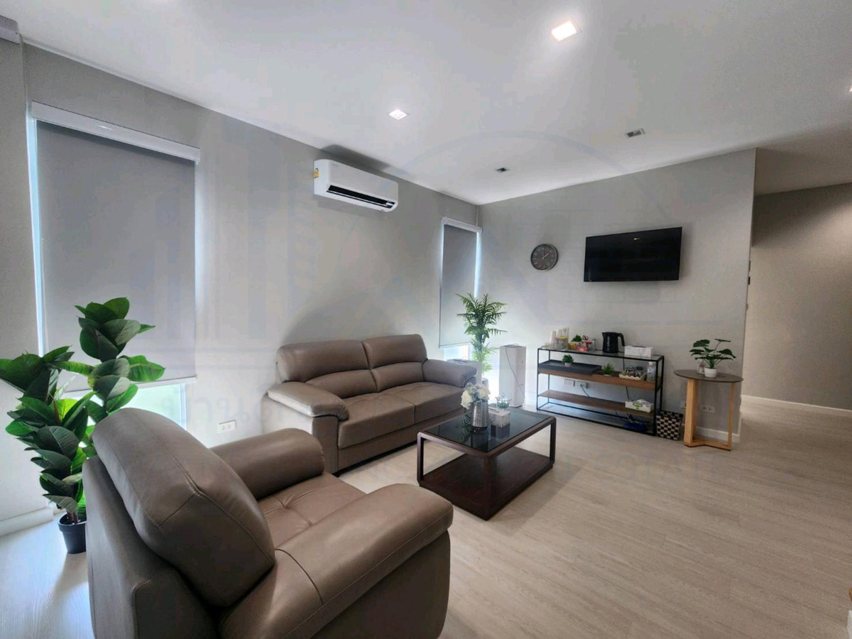 ให้เช่าทาวน์โฮมโชคชัย4 ลาดพร้าว71 : ให้เช่า Townhome Office ลาดพร้าว 73🌳☀️☀️ 拉普拉奥 73 号联排别墅办公室出租。