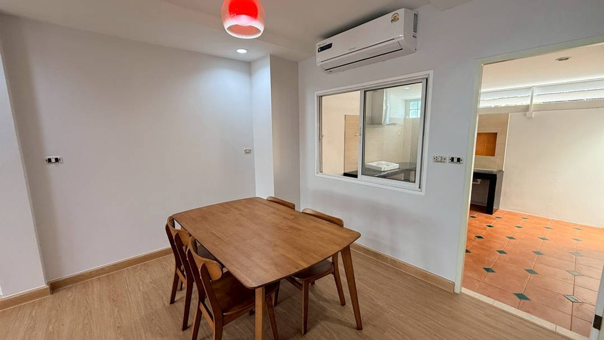 ขายทาวน์โฮมลาดกระบัง สุวรรณภูมิ : ขายด่วน ทฮ 2 ชั้น 3 ห้องนอน รีโนเวทใหม่ทั้งหมด หมู่บ้าน ดิเอ็กคลูซีฟ เฉลิมพระเกียรติ ร.9 ซอย72 ใกล้วงแหวนกาญจนาภิเษก, สนามบินสุวรรณภูมิ (Gant-285)