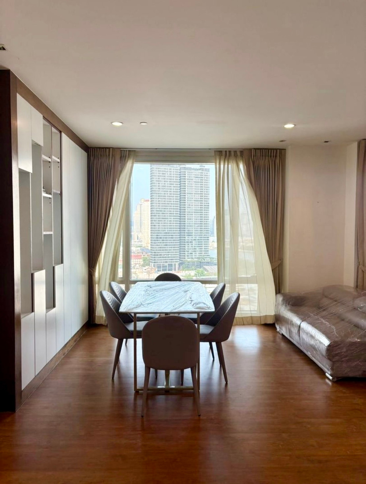 For RentCondoWongwianyai, Charoennakor : ปล่อยเช่าคอนโดหรูริมน้ำเจ้าพระยา วิวแม่น้ำแบบเต็มตา ไม่มีตึกบัง  Watermark Chaophraya 