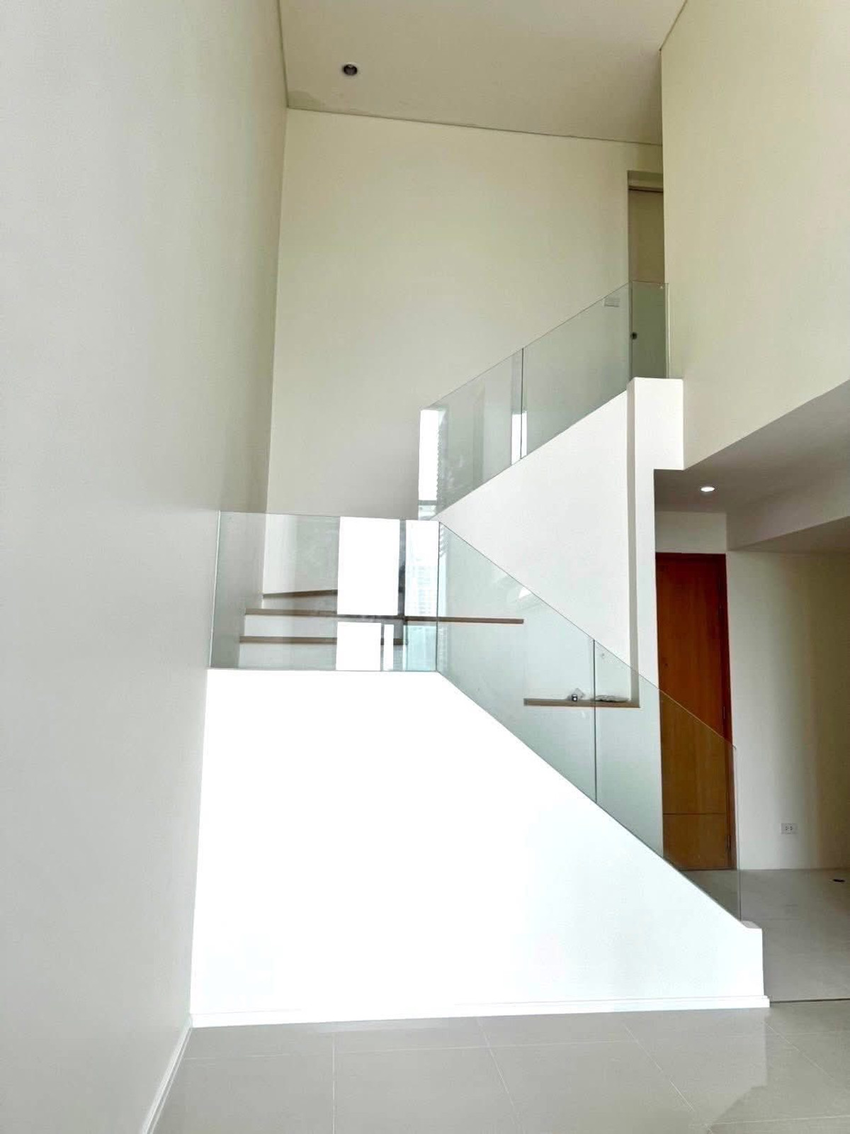 ขายคอนโดพระราม 9 เพชรบุรีตัดใหม่ RCA : Villa Asoke / Duplex 2 Bedrooms (FOR SALE), วิลล่า อโศก / ดูเพล็กซ์ 2 ห้องนอน (ขาย) TARN312