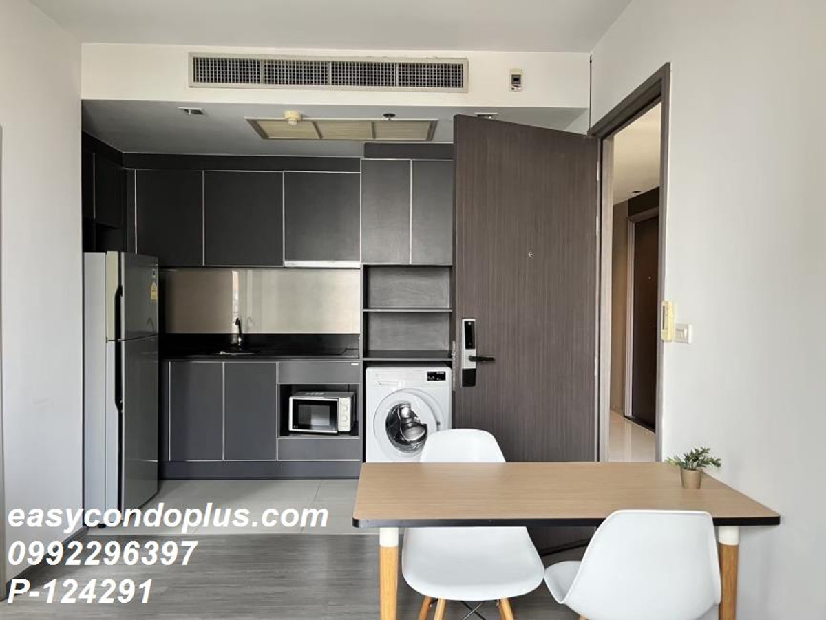 For RentCondoWongwianyai, Charoennakor : P-124291 Stunning 1 Bed at 98 Wireless Near BTS Wongwian Yai, 16,000 THB | Line Id: @easycondoplus | 099-229-6397