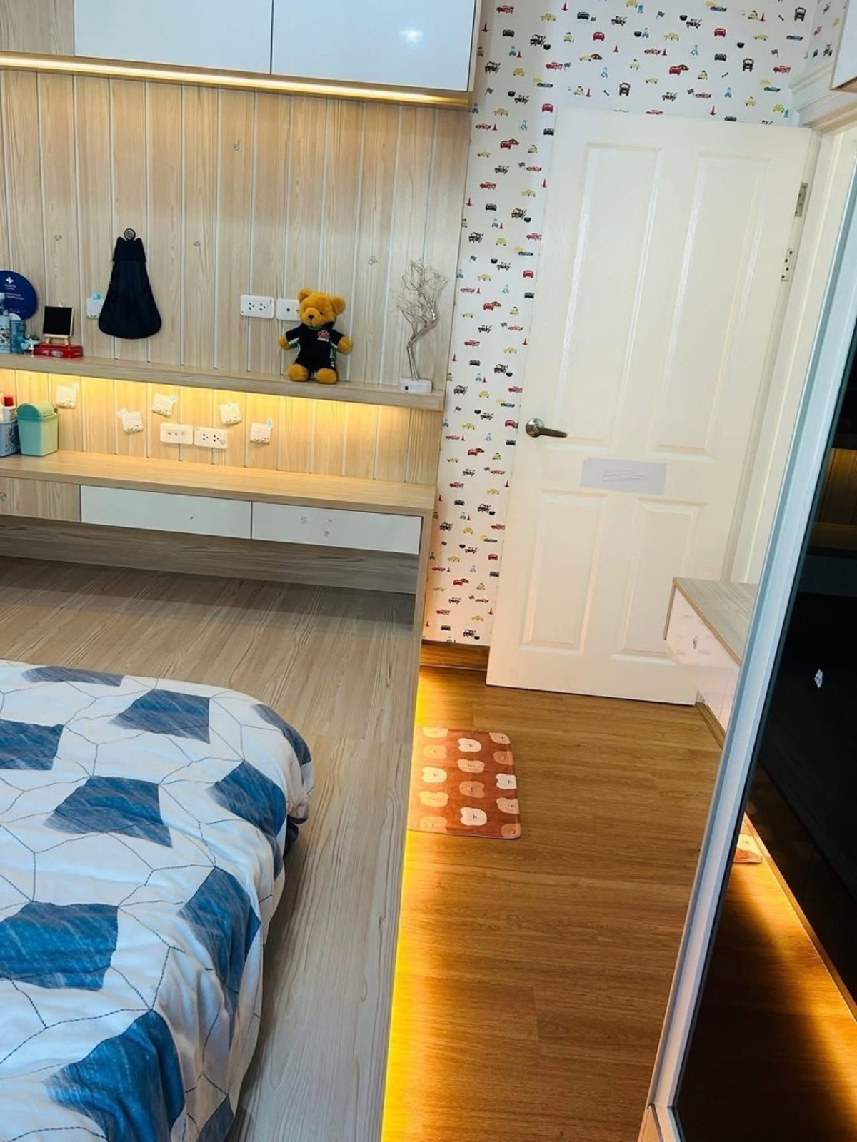 For RentThaphra, Talat Phlu, Wutthakat : Semi-detached house for rent, Golden Neo Sathorn Project, Kanlapaphruek Road.