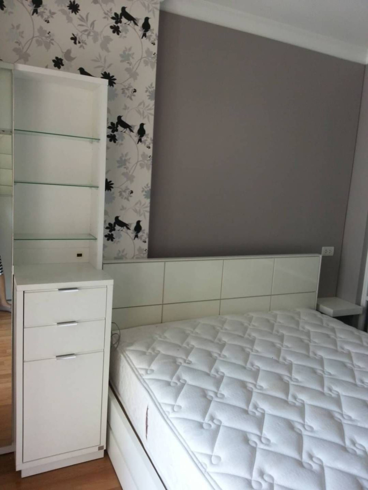 For RentCondoRama9, Petchburi, RCA : Condo, 11th floor, Building A, with furniture, beautifully decorated, for rent, Rama 9-Huai Khwang area. Near Rama IX Hospital, only 750 meters.