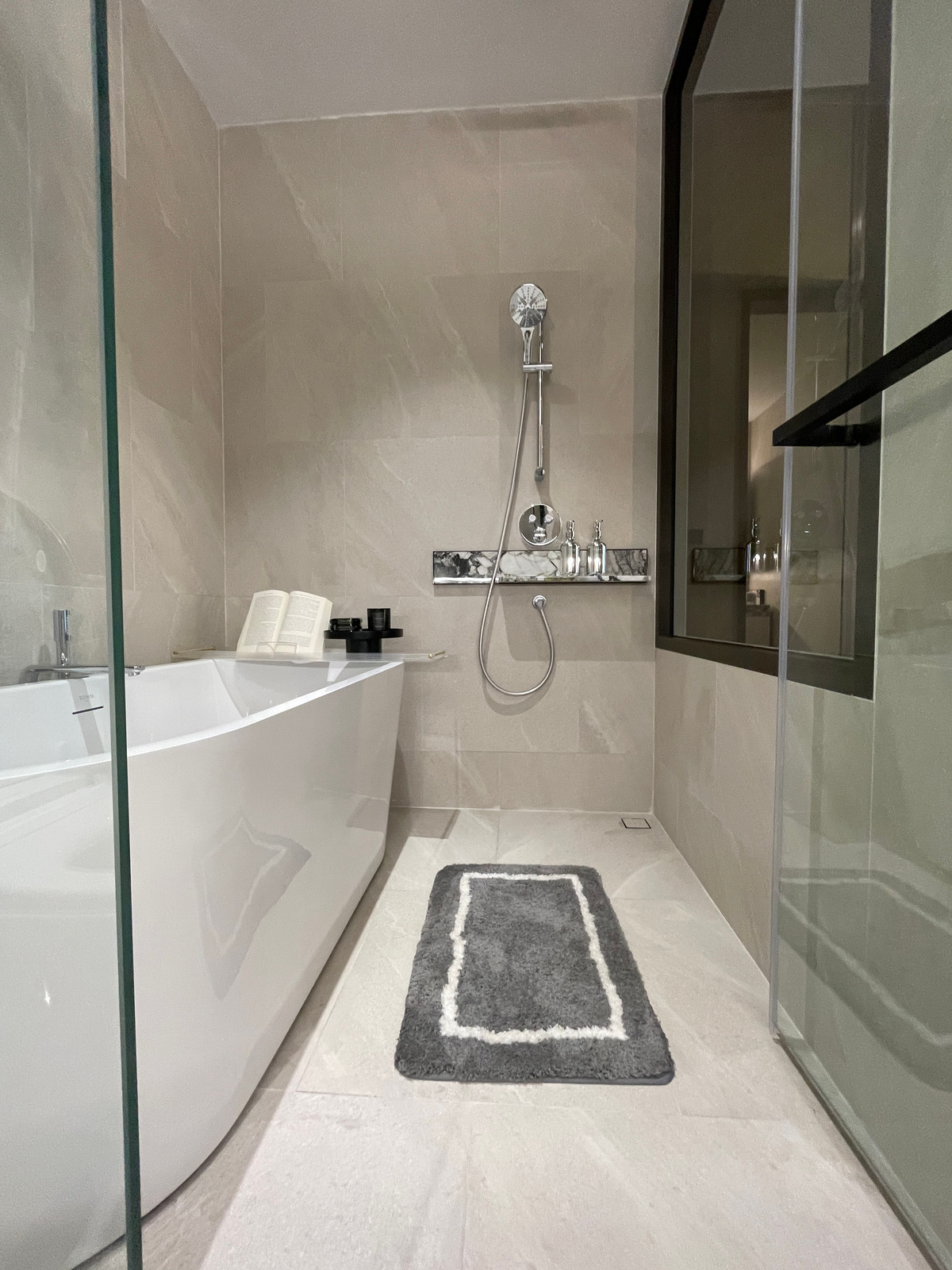 For SaleCondoSilom, Saladaeng, Bangrak : Rare unit for sale 🌳 THE ULTIMATE PARK VIEW | Rare Unit @ROMM CONVENT 🌳2 bedrooms, 2 bathrooms, usable area size 118.15 square meters on the 26th floor that offers a view of the lush Park View in the heart of Bangkok. On the highest potential location, Co