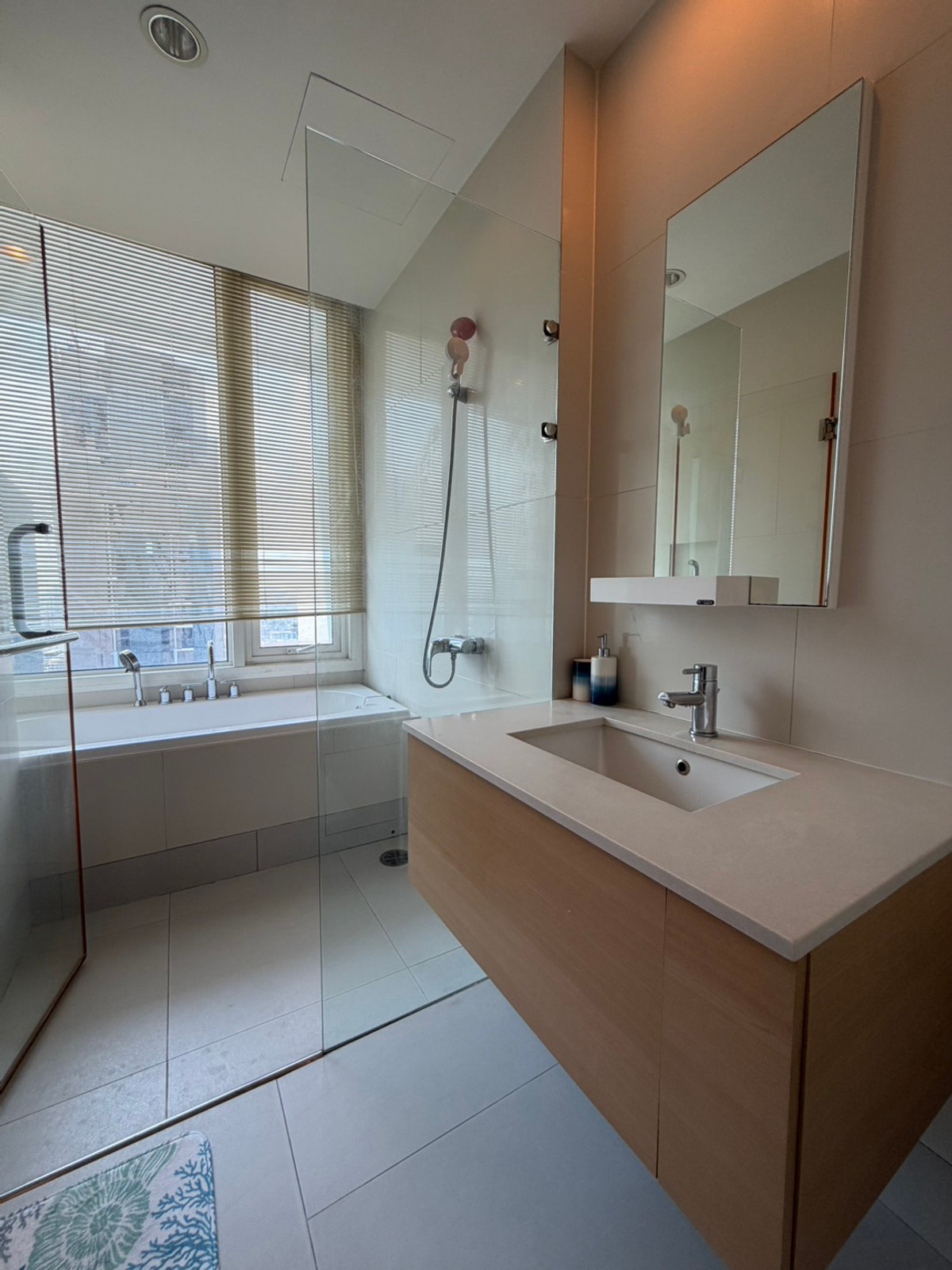 For RentCondoRatchathewi,Phayathai : 🎉Condo for rent, Villa Ratchathewi, Duplex room, ready to move in🎉 1 bedroom, rent only 33,000 baht, make an appointment to see the room, contact Line id: @568lwoey