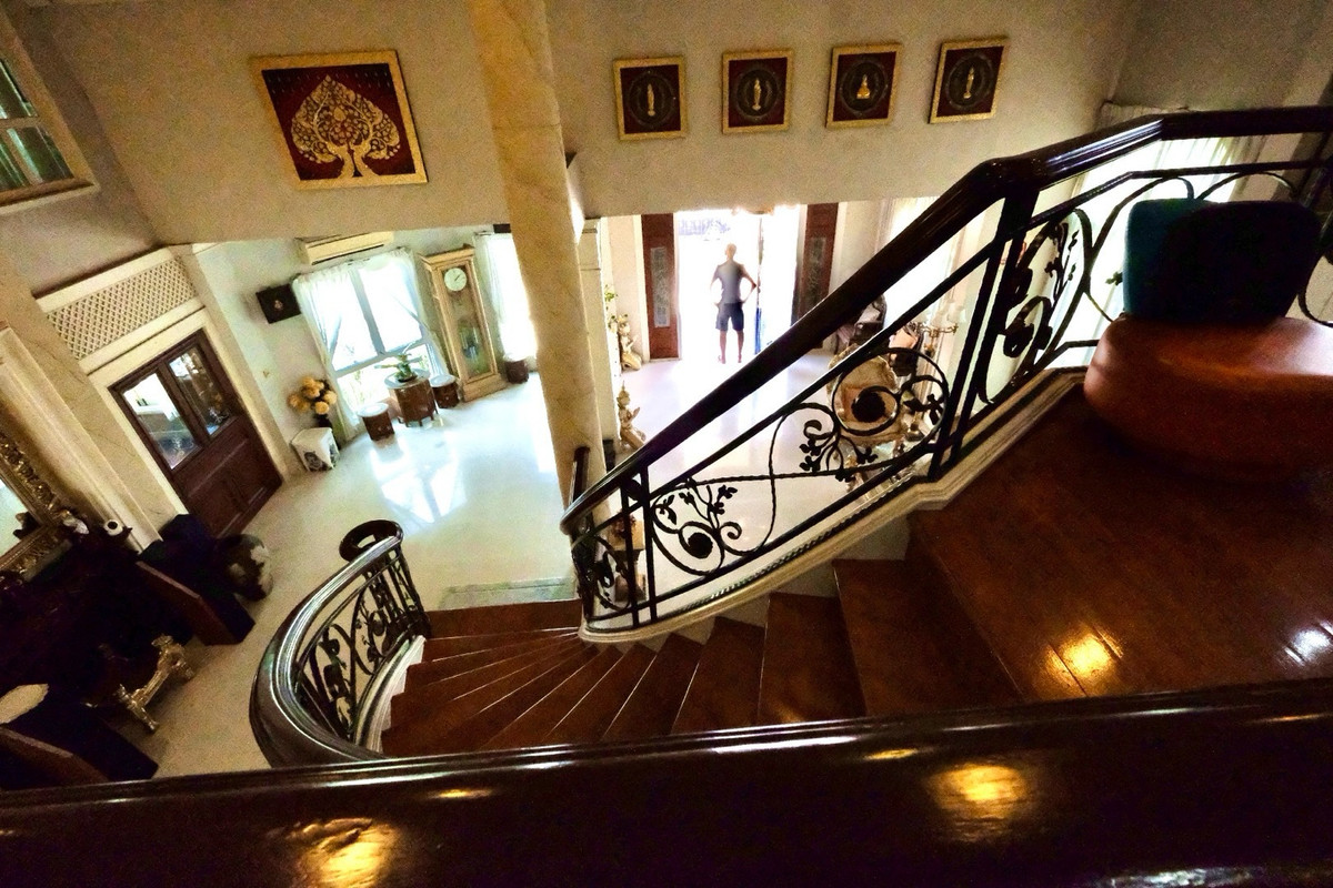 ขายบ้านปิ่นเกล้า จรัญสนิทวงศ์ : ✨คฤหาสน์ส่วนตัว บนพื้นที่1ไร่1งาน2ตร.ว. กรุงเทพ ตลิ่งชัน หมู่บ้าน กฤษดานคร14 (Luxury House Krissadanakorn14)