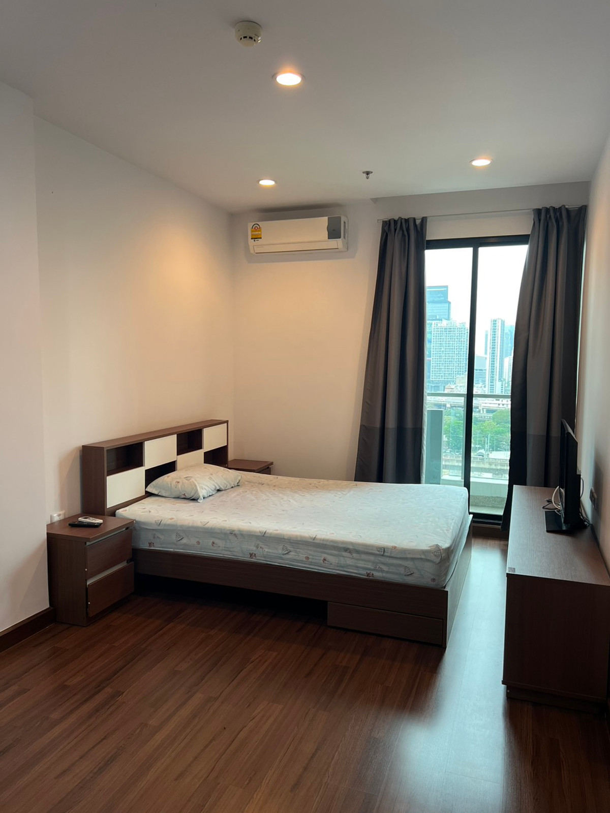 For RentCondoRama9, Petchburi, RCA : [STOP! This deal is an absolute "Godsend"... How is this price even possible at Asoke Intersection? 💎✨]  🔥 Supalai Premier @Asoke - Mind-Blowing Price! Only 21,000 THB/Month! 🔥 (Normally, units at Asoke-Phetchaburi in this size go for 25,000++; 