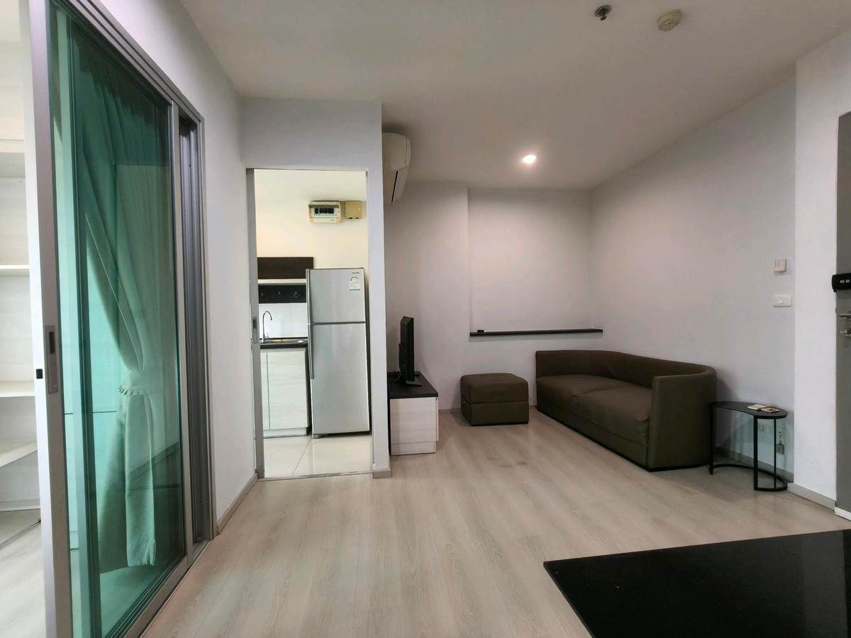 For RentCondoRatchadapisek, Huaikwang, Suttisan : FOR RENT: Spacious 2-Bedroom Unit with Enclosed Kitchen