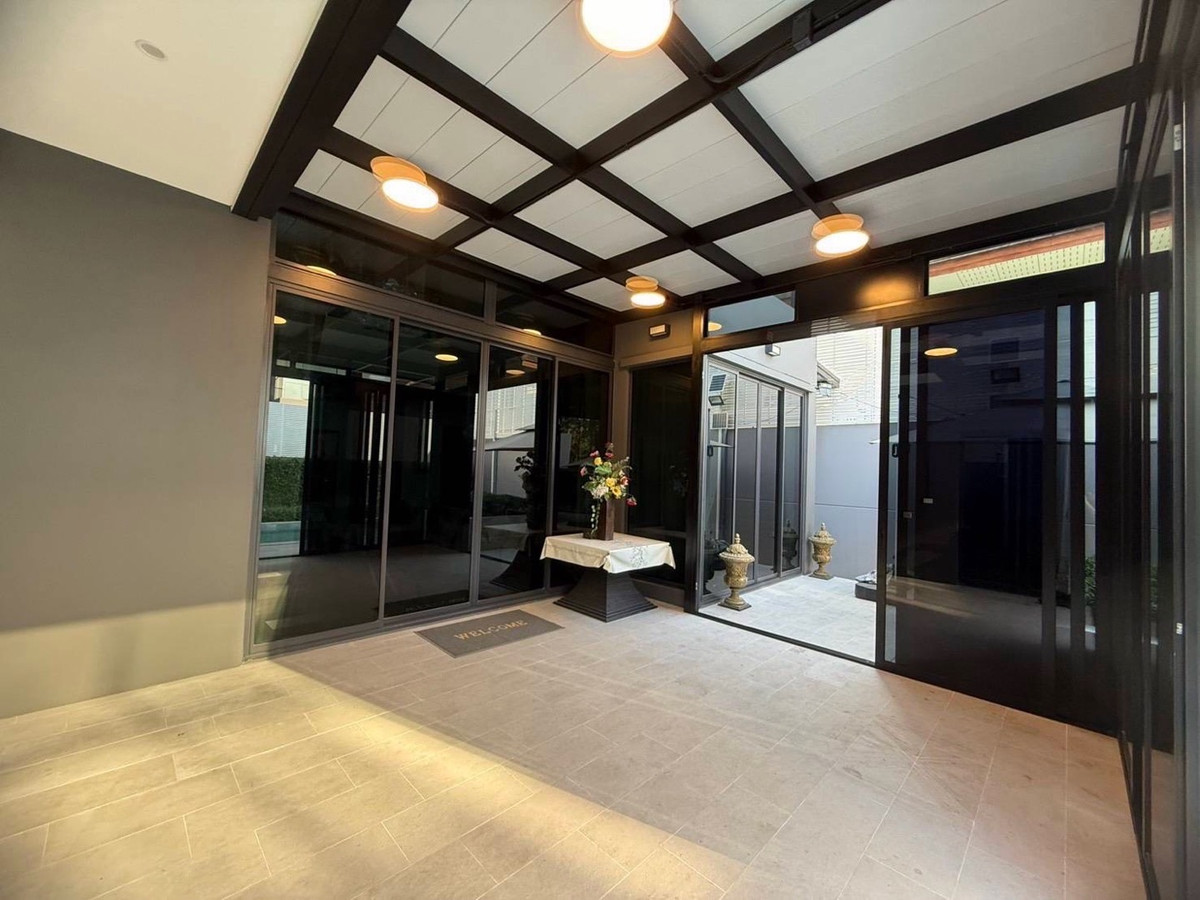 ให้เช่าบ้านเลียบทางด่วนรามอินทรา : บ้านเช่าหรู พูลวิลล่า 3 ชั้น พร้อมลิฟท์ส่วนตัว เฟอร์ครบ พร้อมเข้าอยู่ ย่านโยธินพัฒนา