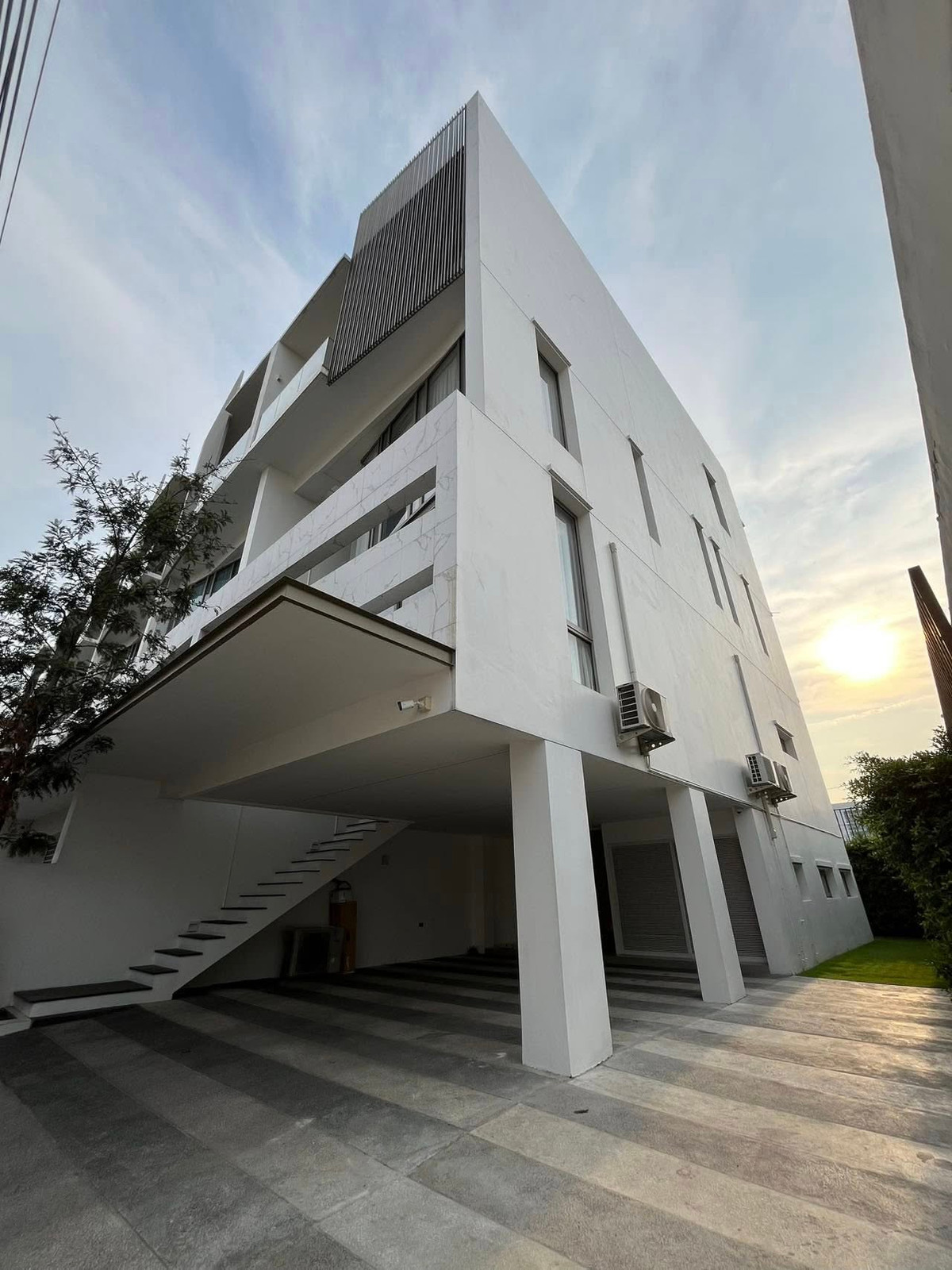 ให้เช่าโฮมออฟฟิศลาดพร้าว เซ็นทรัลลาดพร้าว : ᚱ ให้เช่า ✅ จดทะเบียนบริษัทได้ โฮมออฟฟิศ 4 ชั้น 🔥3 ห้องนอน 1 ห้องแม่บ้าน🔥 ลาดพร้าว 35 400 ตร.ม. ใกล้ BTS ภาวนา