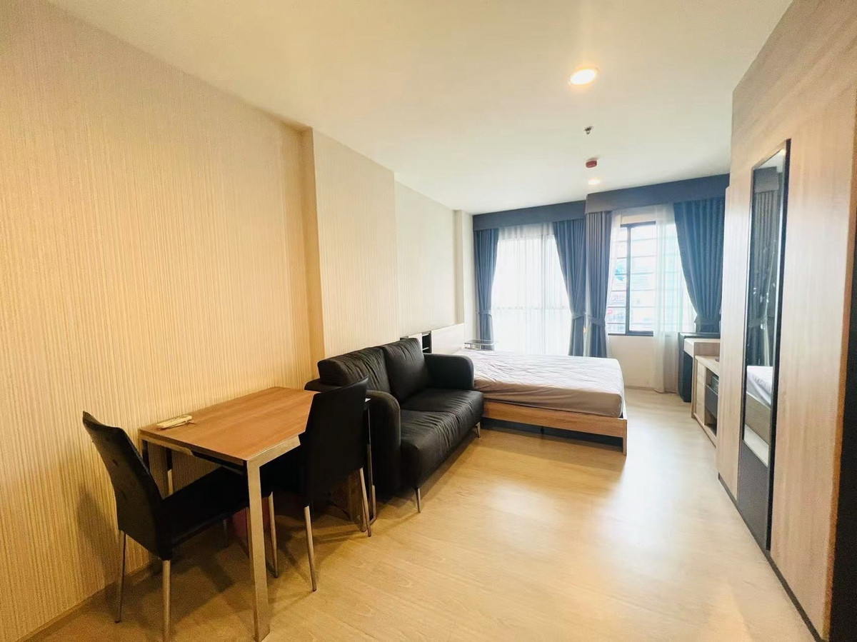 For RentCondoRama9, Petchburi, RCA : Rhythm Asoke is ready to move in with free Wi-Fi.