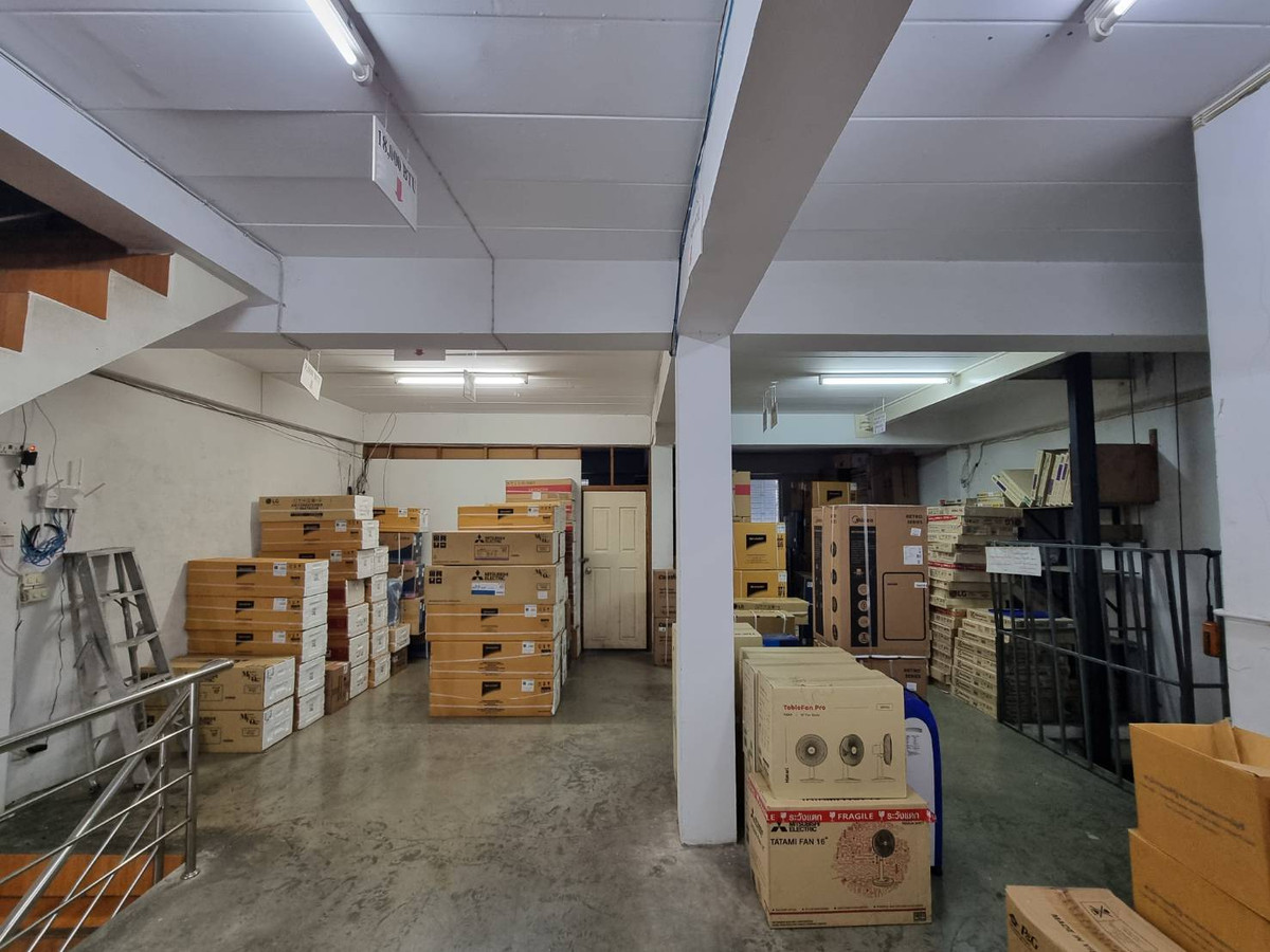 ขายอาคารพาณิชย์นนทบุรี บางใหญ่ บางบัวทอง : อาคารพาณิชย์ ซอยวัดลาดปลาดุก / 4 ห้องนอน (ขาย), Commercial Building Soi Wat Lat Pla Duk / 4 Bedrooms (FOR SALE) AOM097