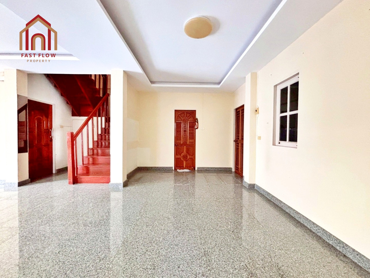 For RentPathum Thani,Rangsit, Thammasat : Twin house for rent, Burirom, 36 sq m, Rangsit, Khlong 4, kitchen addition, Phra Ong Chao Sai Road. Single house mood Sawai Pracharat Road MAY