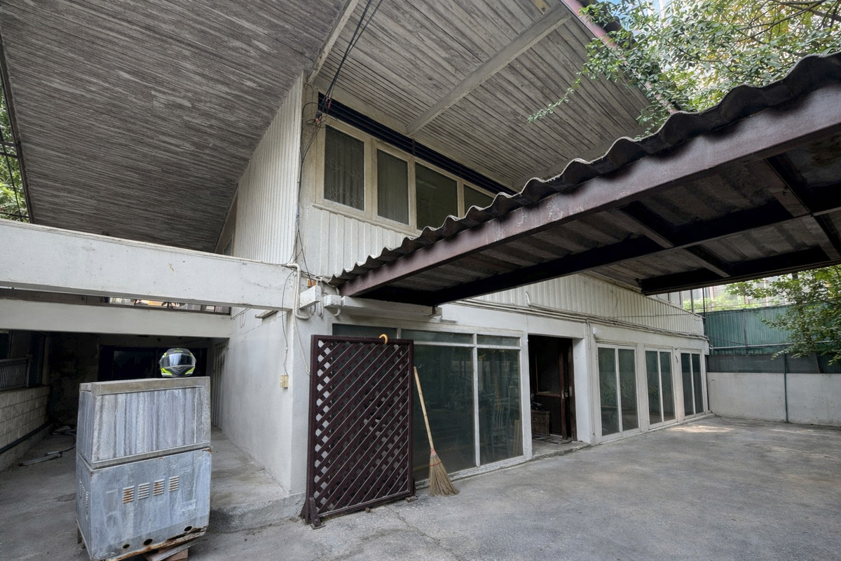 ให้เช่าอาคารพาณิชย์สุขุมวิท อโศก ทองหล่อ : บ้านให้เช่าเหมาะทำธุรกิจ ใจกลางอโศก  ** NO CO-AGENT ** 