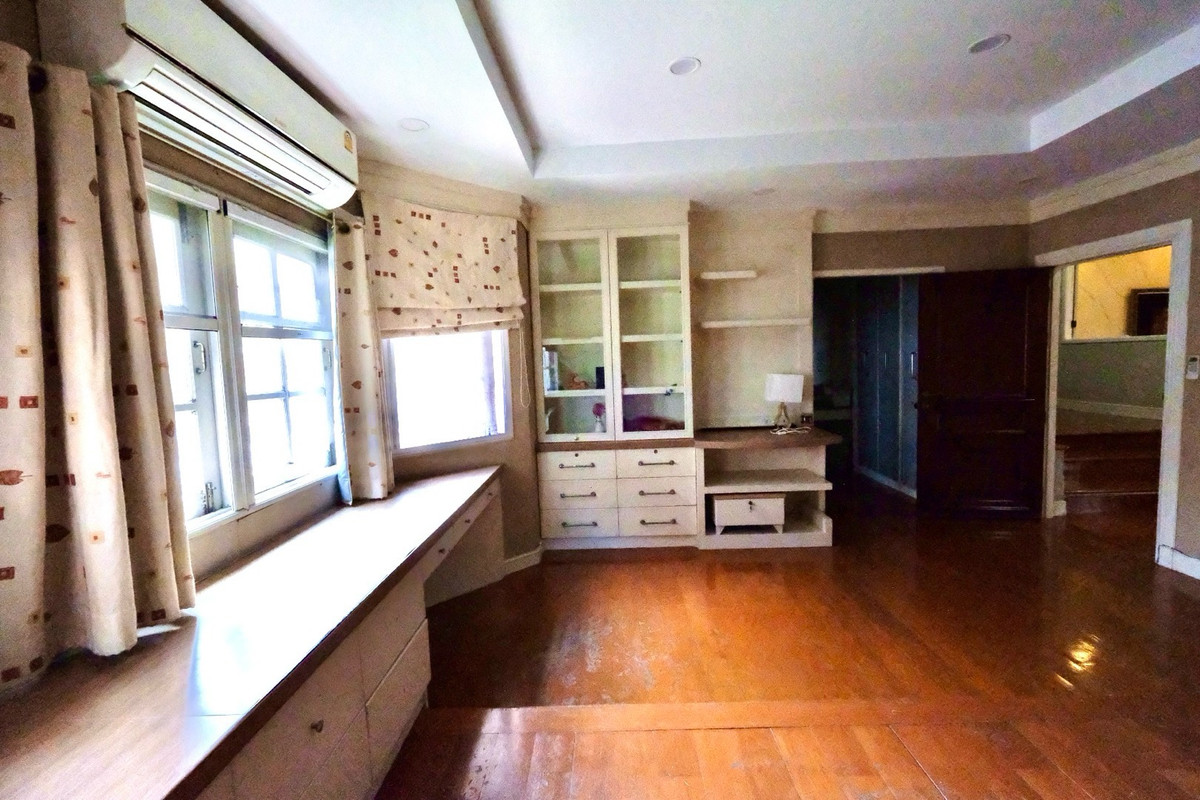 ขายบ้านปิ่นเกล้า จรัญสนิทวงศ์ : ✨คฤหาสน์ส่วนตัว บนพื้นที่1ไร่1งาน2ตร.ว. กรุงเทพ ตลิ่งชัน หมู่บ้าน กฤษดานคร14 (Luxury House Krissadanakorn14)