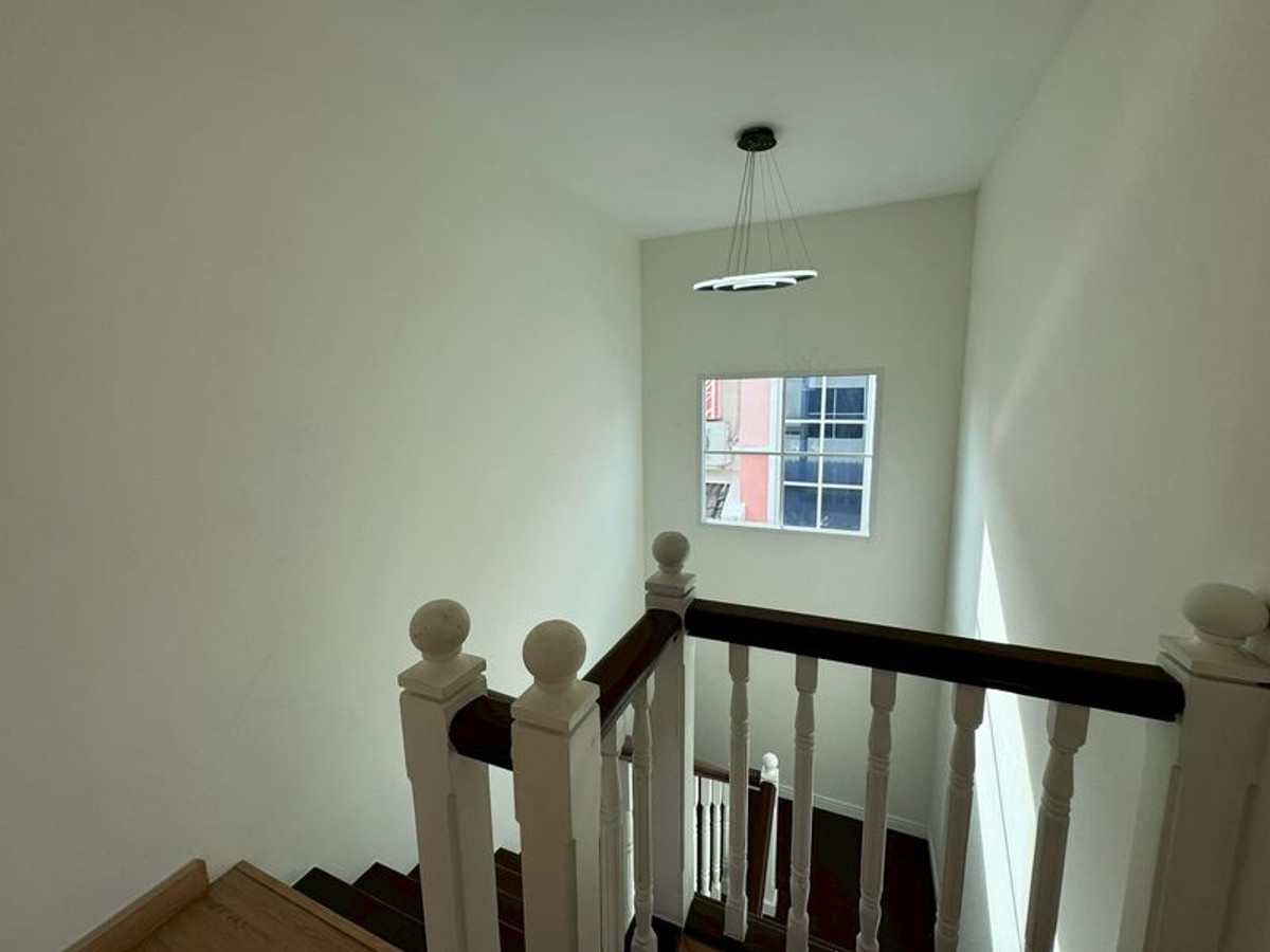 ขายบ้านราษฎร์บูรณะ สุขสวัสดิ์ : บ้านเดี่ยวหลังมุม หมู่บ้านวรารมย์ ประชาอุทิศ 98 (Vararom Pracha Uthit 98) ขนาด 52.3 ตารางวา 3 ห้องนอน  รีโนเวทใหม่พร้อมอยู่ ซอยประชาอุทิศ 98 ถนนประชาอุทิศ แขวงทุ่งครุ เขตทุ่งครุ กรุงเทพมหานคร