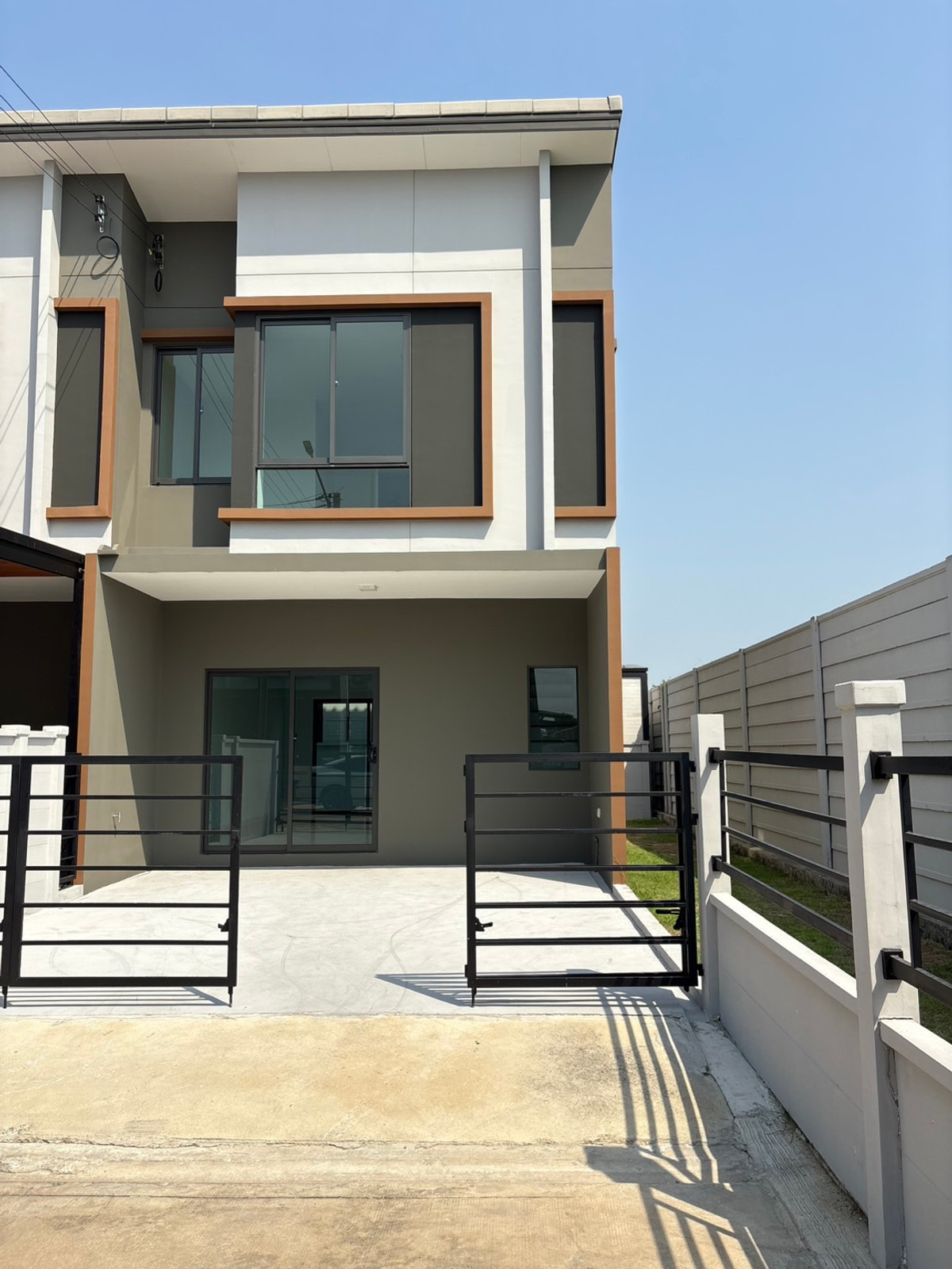 ให้เช่าทาวน์โฮมปทุมธานี รังสิต ธรรมศาสตร์ : 🏡🌈 ให้เช่า Pleno Town Lamlukka Klong 5 🌈🏡