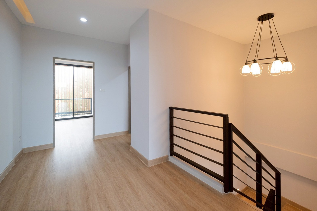 For SaleHome OfficeNawamin, Ramindra : 3-story townhome for sale, Khubon 27, Intersection 2, near the Pink Line BTS.