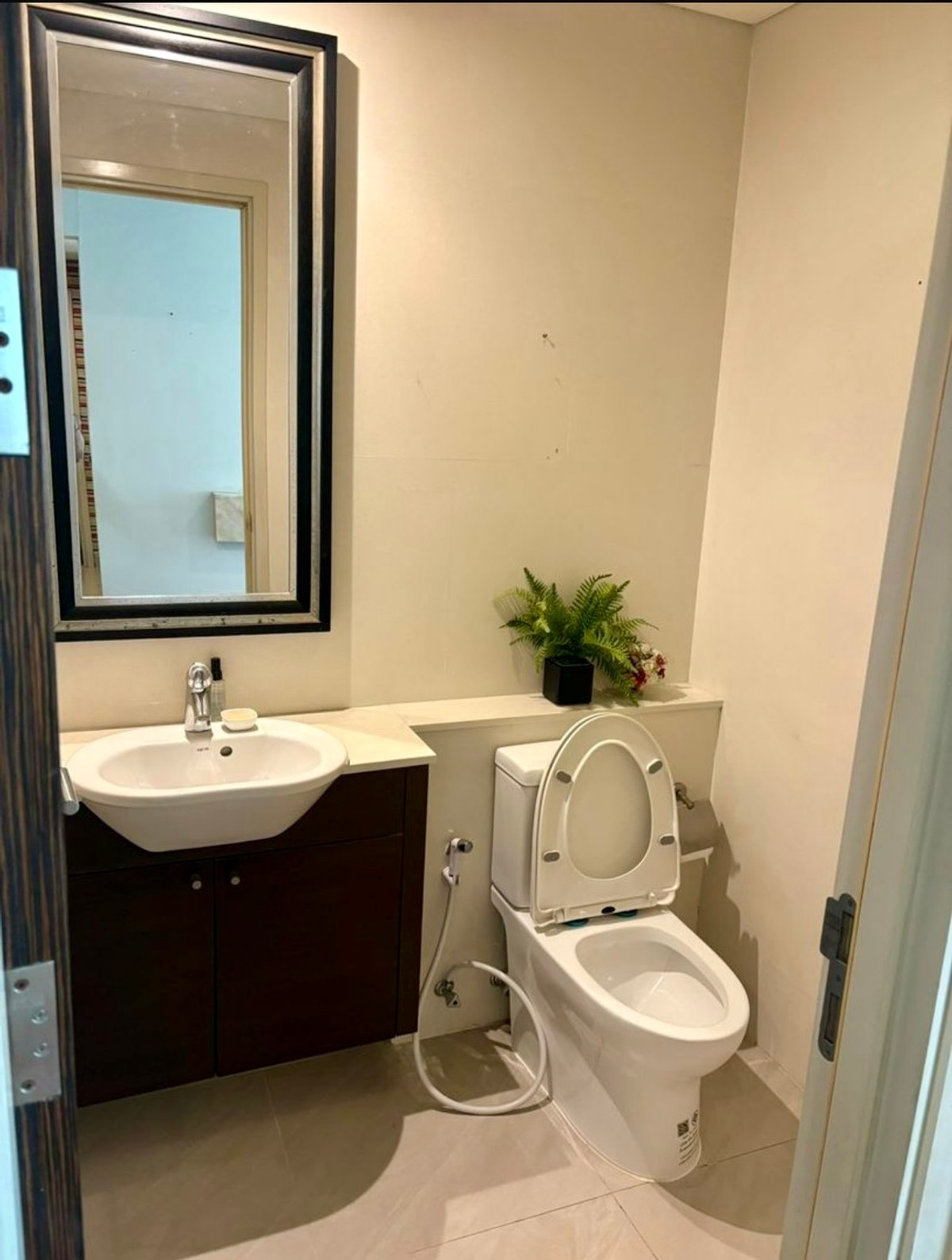 For RentCondoWongwianyai, Charoennakor : ปล่อยเช่าคอนโดหรูริมน้ำเจ้าพระยา วิวแม่น้ำแบบเต็มตา ไม่มีตึกบัง  Watermark Chaophraya 