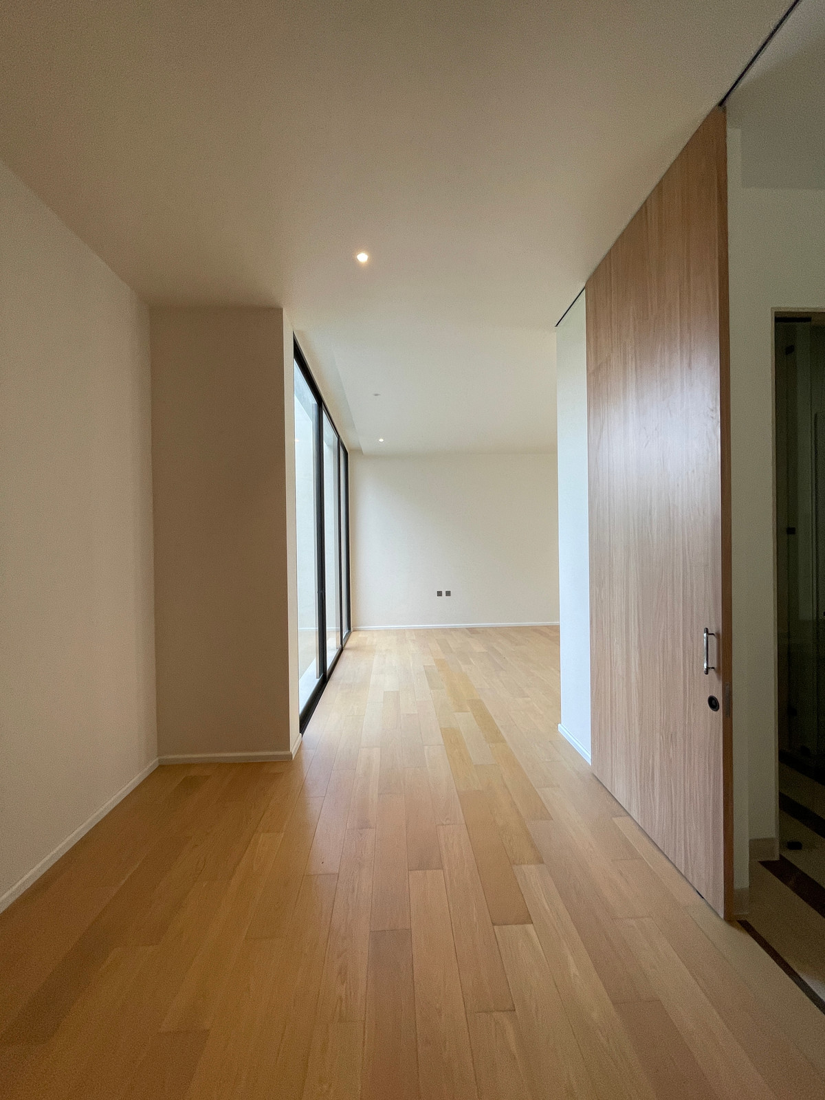 ขายบ้านเลียบทางด่วนรามอินทรา : 🔥 EXCLUSIVE PROMOTION 🔥โอกาสสุดท้ายในการครอบครองในราคาพิเศษที่สุด [ขาย] 💎 Ultra Luxury Show Unit | ELIVA Ekkamai - Eastville 💎 บ้านเดี่ยวหรู 3 ชั้น ดีไซน์ Mid-Century Modern — ความเป็นส่วนตัวสูงสุดเพียง 4 ยูนิตในโครงการ!