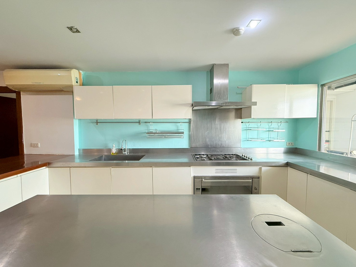 For RentCondoSukhumvit, Asoke, Thonglor : 🎉🌇 Condo for Rent – 4 Bedrooms near BTS Ekkamai | Regent on the Park Sukhumvit 61