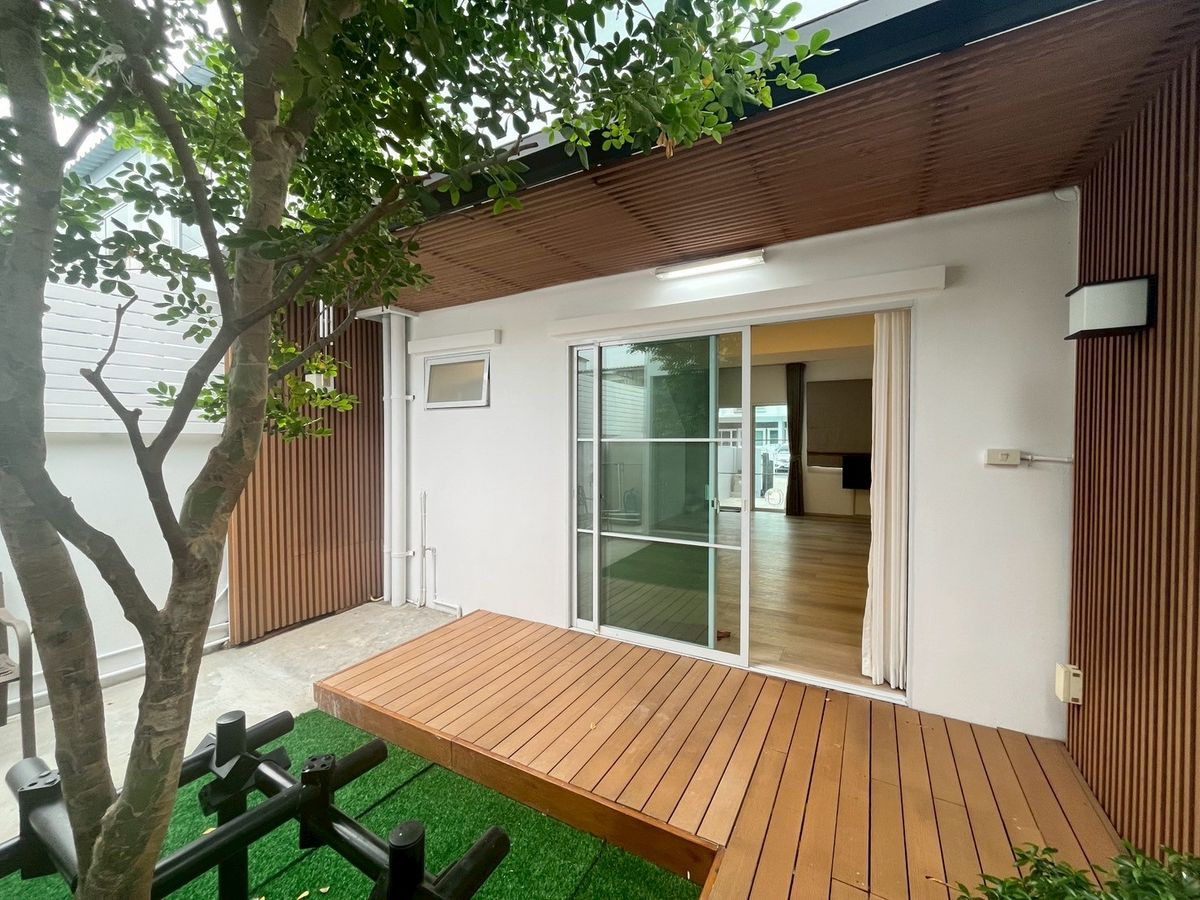 For RentTownhomeBangna, Bearing, Lasalle : 2-story townhome with furniture, beautifully decorated, for rent in Bangna-Bang Kaeo area. Near Ramkhamhaeng University Bangna campus only 700 meters.