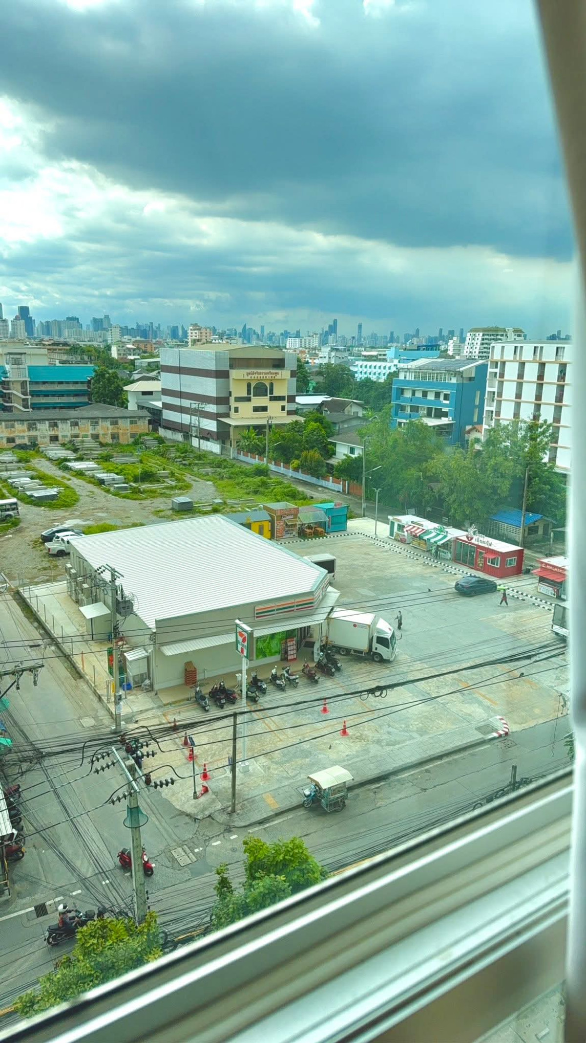 For RentCondoOnnut, Udomsuk : Condo for rent Lumpini Ville On Nut 46, corner room (BTS On Nut), fully furnished, ready to move in.