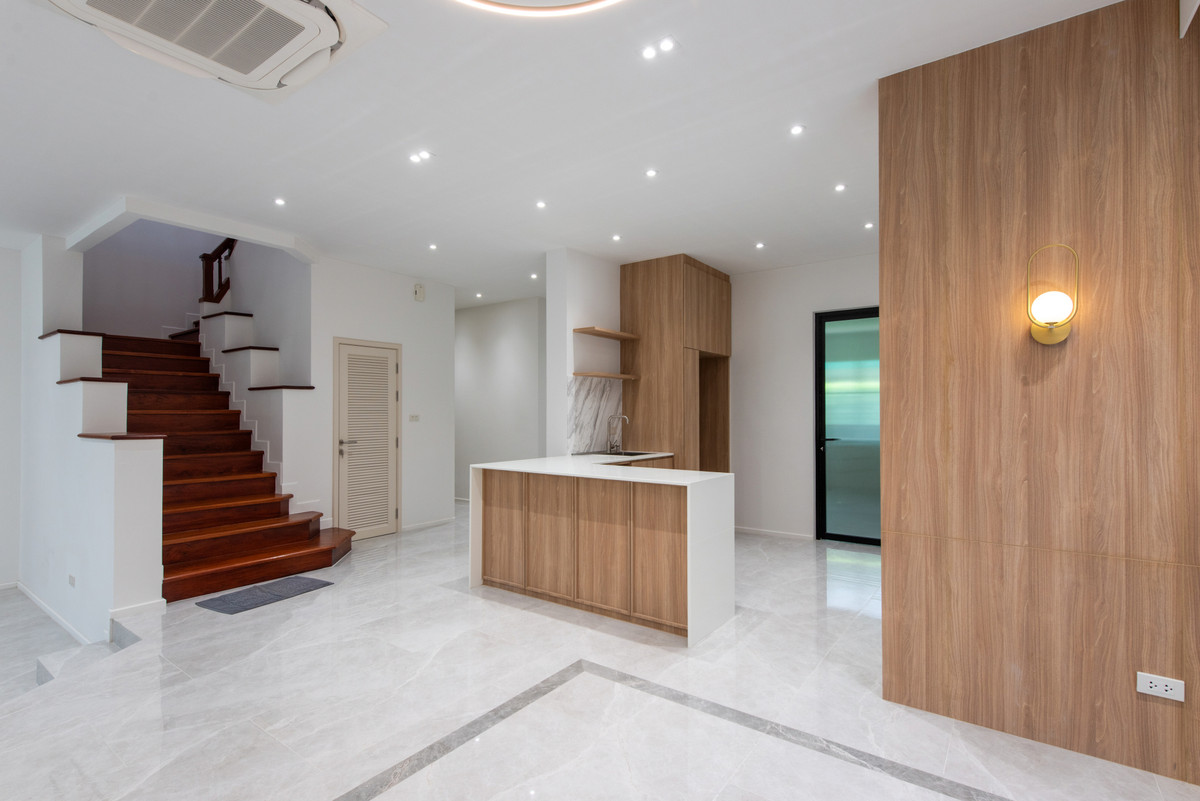 ขายบ้านลาดกระบัง สุวรรณภูมิ : 139.5ตรว 4นอน5น้ำ3จอด บ้านเดี่ยว 2 ชั้น ลดาวัลย์ สุขุมวิท 103 ถนนเฉลิมพระเกียรติ ร9 