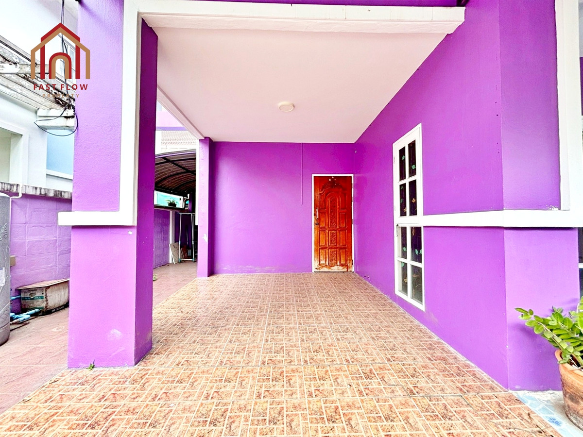 For RentPathum Thani,Rangsit, Thammasat : Twin house for rent, Burirom, 36 sq m, Rangsit, Khlong 4, kitchen addition, Phra Ong Chao Sai Road. Single house mood Sawai Pracharat Road MAY