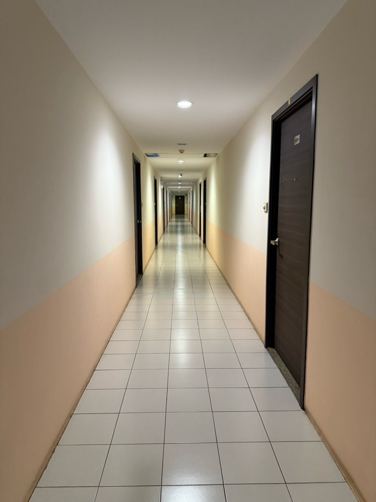 ให้เช่าคอนโดเกษตรศาสตร์ รัชโยธิน : ให้เช่า ศุภาลัย ซิตี้ รีสอร์ท รัชโยธิน-พหลฯ 32 สตูดิโอ 32 ตร.ม. ครัวปิดติดระเบียง ชั้น 4 แดดไม่ร้อน  ใกล้ BTS เสนานิคม