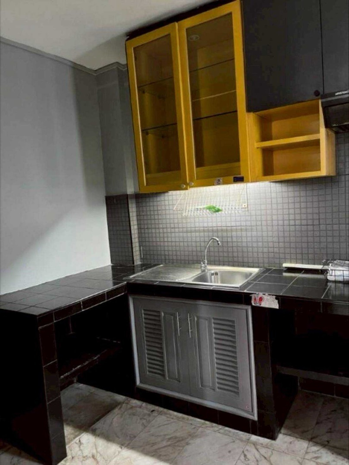 ให้เช่าทาวน์โฮมรัชดา ห้วยขวาง : ให้เช่า Townhome อยู่เจริญรัชดาซอย 3 🏜🎡🚆Yu Charoen Ratchada Soi 3 連棟別墅出租