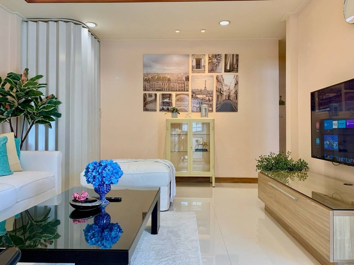 ให้เช่าบ้านพัฒนาการ ศรีนครินทร์ : ให้เช่าบ้านเดี่ยว บ้านอยู่สบาย ใกล้ โรงเรียนนานาชาติเวลลิงตัน เพียง 3 นาที