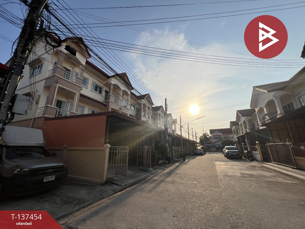 For SaleTownhomeSamut Prakan,Samrong : Townhouse for sale Manthakarn Ville Village, Bang Phli-Tamru, Samut Prakan