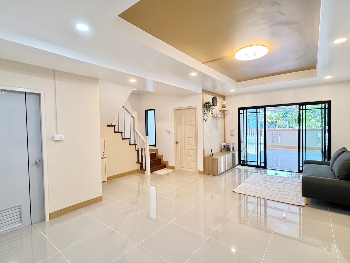 ขายนนทบุรี บางใหญ่ บางบัวทอง : ขายบ้านแฝดพฤกษา 19 วัดลาดปลาดุก 35 ตร.ว. หน้ากว้าง 10 ม. จอดรถ 3 คัน ฟรีโอน