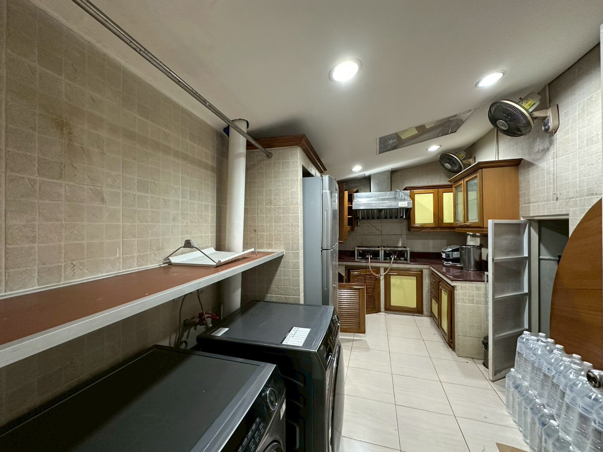 ให้เช่าทาวน์โฮมสุขุมวิท อโศก ทองหล่อ : Luxury Townhouse in Thonglor | Large Living Space 386 Sq.m. Near BTS Thonglor | ทาวน์เฮ้าส์ขนาดใหญ่ในย่านทองหล่อ หนึ่งในทำเล Prime Residential Area ของกรุงเทพ 