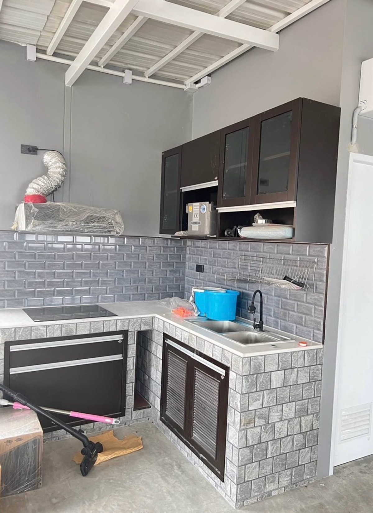 For RentShop HouseYaowarat, Banglamphu : For rent, commercial building, Yaowarat - Ratchawong, near MRT, Wat Mangkorn / Suea Pa / Yaowarat Road, tourist attractions.