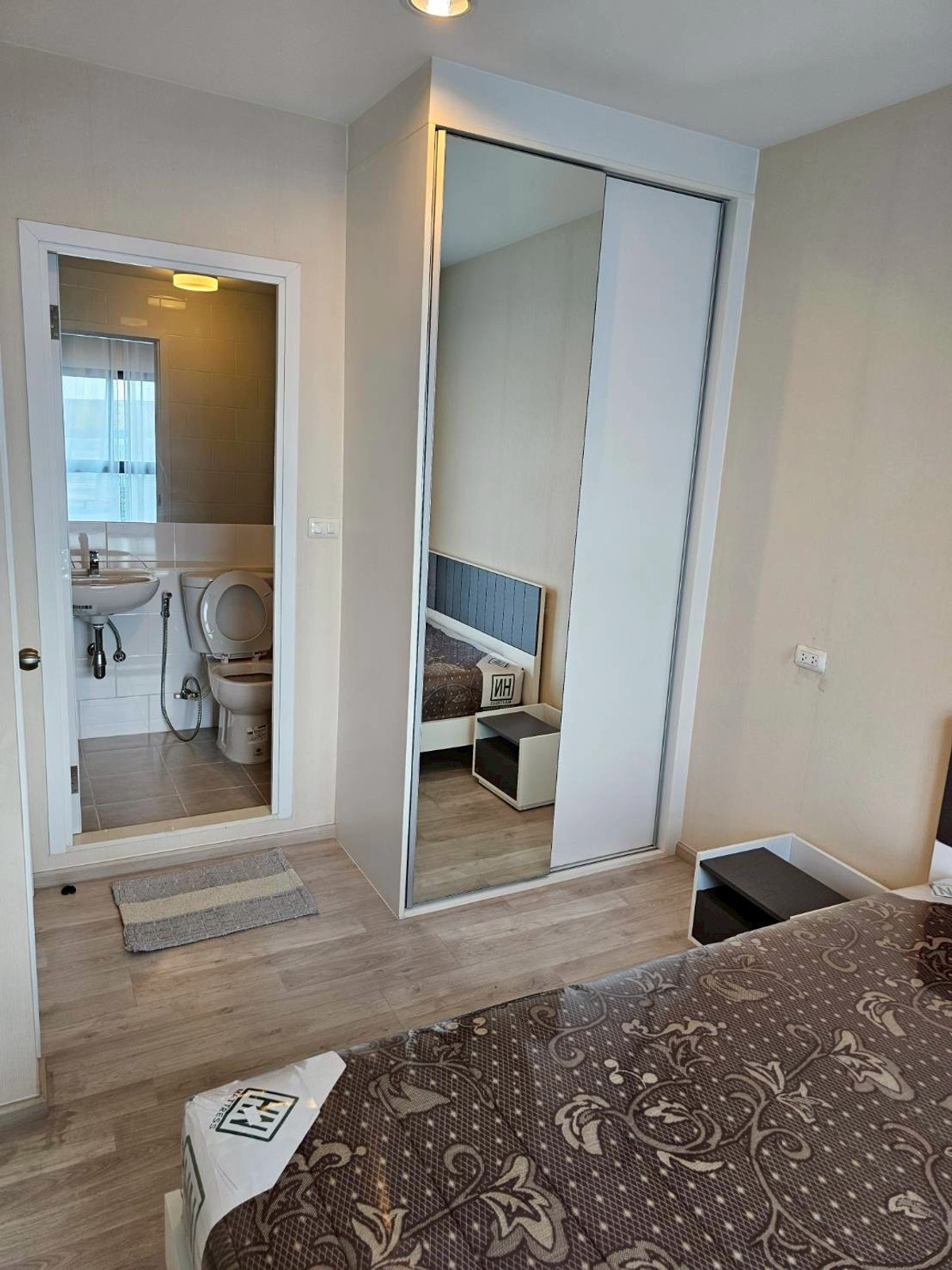 ขายคอนโดนนทบุรี บางใหญ่ บางบัวทอง : 95500 - ขายถูกกว่าราคาประเมิน พลัมคอนโด เซ็นทรัลสเตชัน เฟส2 ตึกB หน้าสุด สะดวกเดินไปห้างเซ็นทรัลเวสเกตได้เลย ใกล้ MRT บางใหญ่ ใกล้ทางด่วนมอเตอร์เวย์ M81 ต.เสาธงหิน อ.บางใหญ่ นนทบุรี