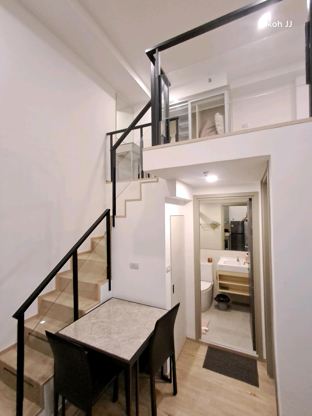 ให้เช่าคอนโดพัฒนาการ ศรีนครินทร์ : FOR RENT คอนโด 2 ชั้น (Duplex) ชั้นสูง วิวสวย @The Rich พระราม 9 - ศรีนครินทร์
ติด Triple Station | ใกล้ MRT หัวหมาก & Airport Rail Link