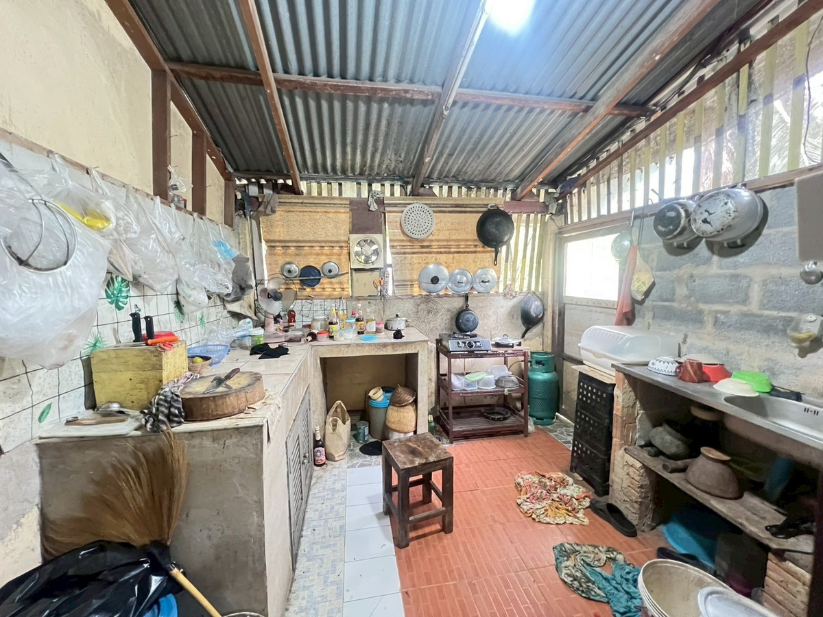 ขายบ้านสิงห์บุรี : บ้านเดี่ยว 2 ชั้น 42 ตร.ว. ครึ่งปูนครึ่งไม้สัก สภาพดี จ.สิงห์บุรี