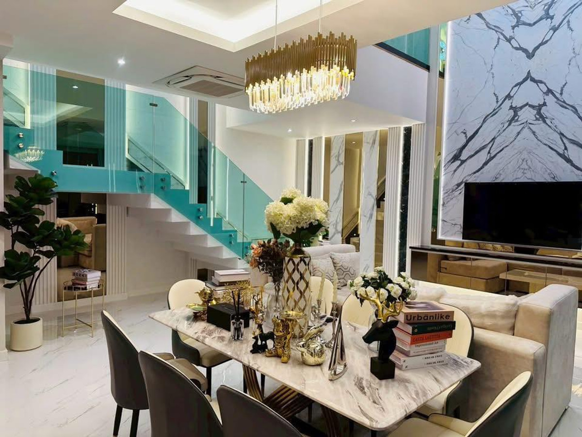 For RentPattaya, Bangsaen, Chonburi : Luxurious pool villa house for rent Near Jomtien Beach, Pattaya