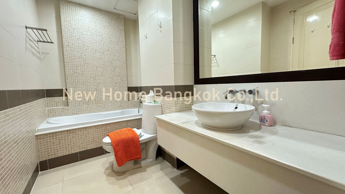 For RentCondoSathorn, Narathiwat : Luxury Condo for Rent – Sathorn | 250 sqm Corner Unit