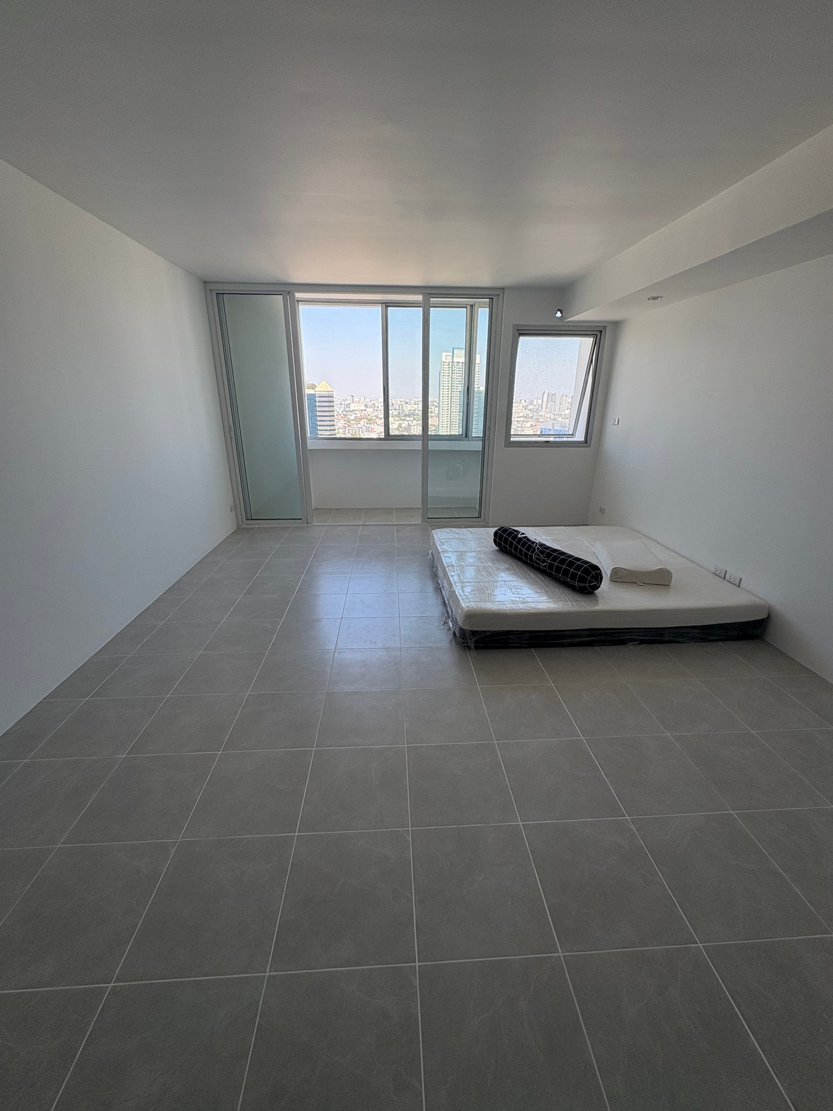 ขายคอนโดเกษตรศาสตร์ รัชโยธิน : คอนโด รีโนเวทแล้ว นัดดูห้องได้ BTS พหลโยธิน มีห้างเซ็นทรัลสร้างข้างๆคอนโด ใกล้ ห้าแยกลาดพร้าว รัชโยธิน วิภาวดี SCG PARK 