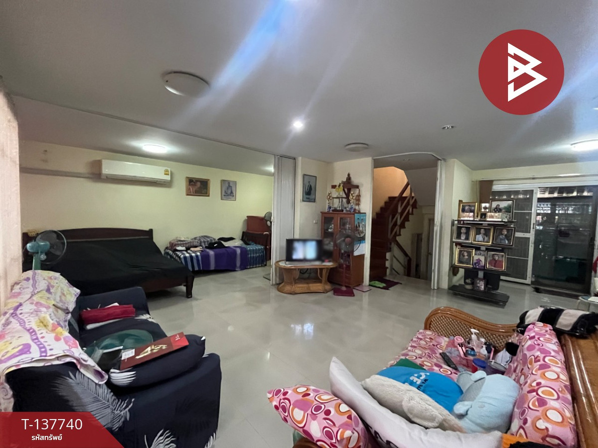 For SaleTownhomeSamut Prakan,Samrong : Townhouse for sale, 3 floors, area 32 sq m, Theparak, Samut Prakan.