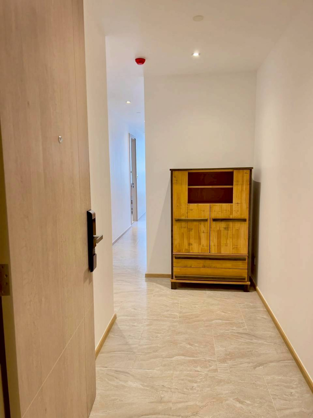 ให้เช่าคอนโดพระราม 9 เพชรบุรีตัดใหม่ RCA : ให้เช่าคอนโด Ashton Asoke - Rama 9 ตกแต่งครบครัน (S15-42577)